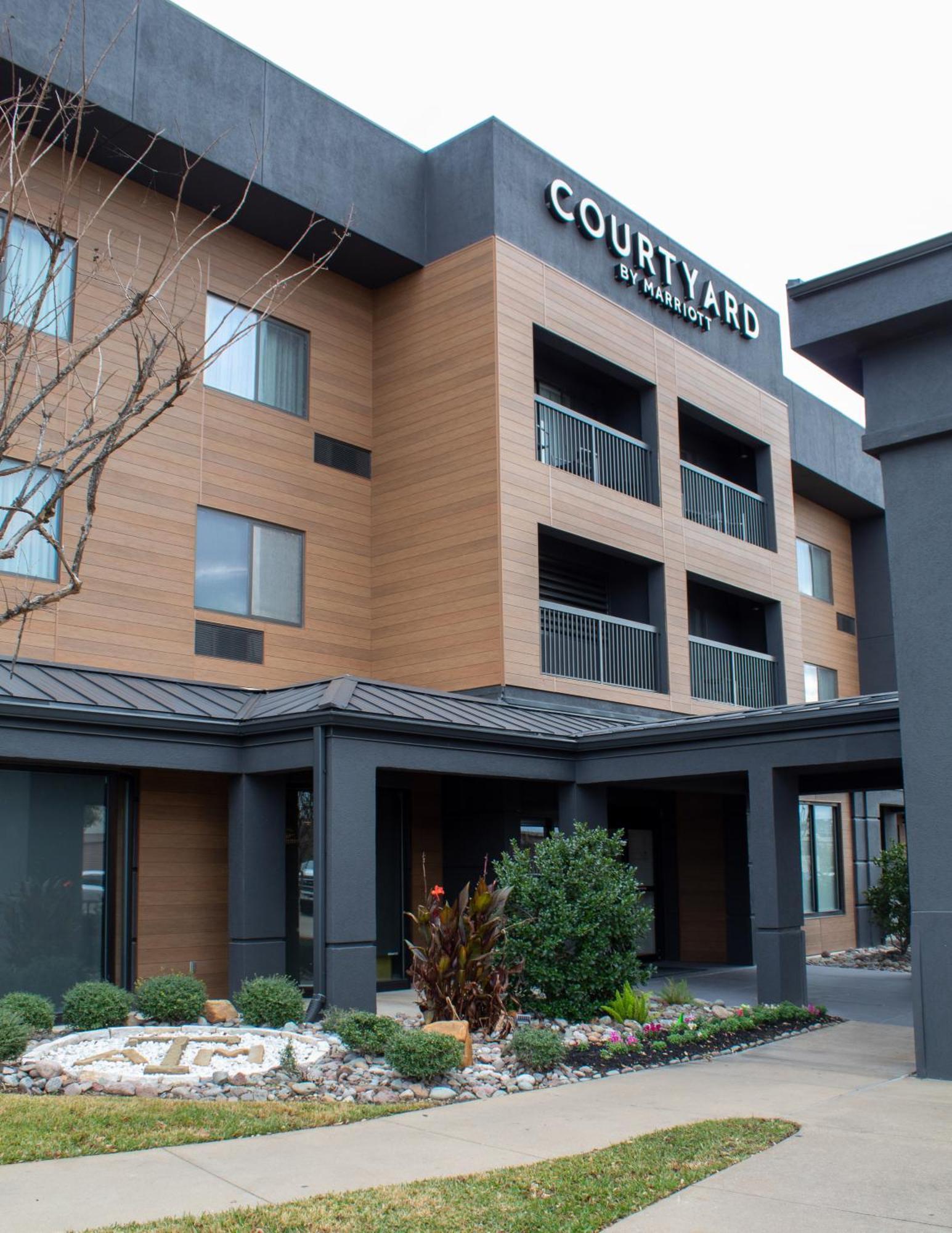 Courtyard By Marriott Bryan College Station Hotel Exterior photo