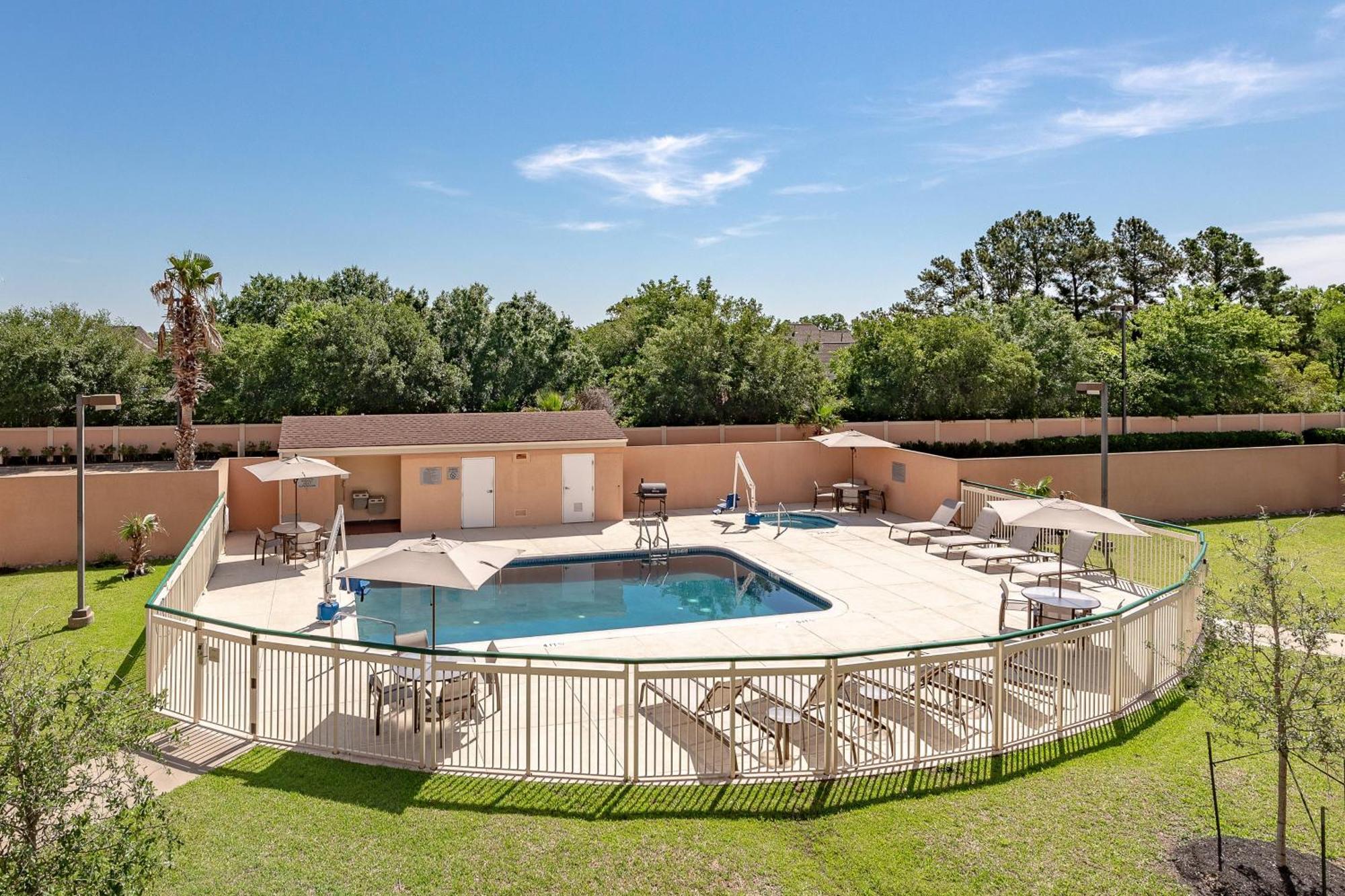 Courtyard By Marriott Bryan College Station Hotel Exterior photo