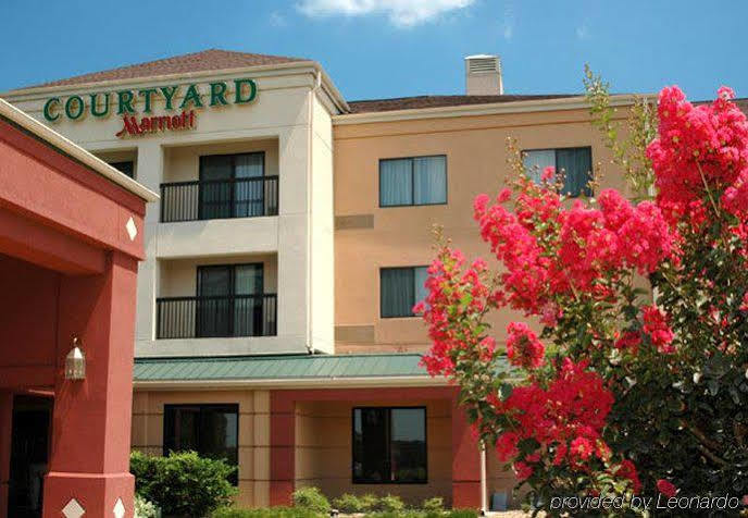 Courtyard By Marriott Bryan College Station Hotel Exterior photo